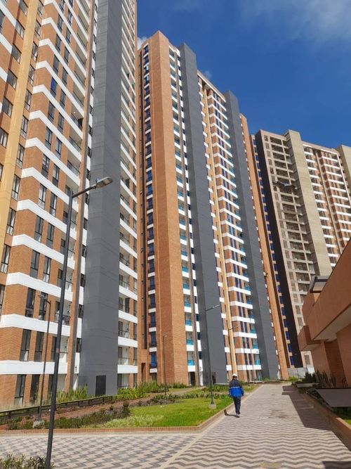 Apartamento de 3 alcobas en venta en Alameda, Bogotá, 79 m² · foto 2 de 24