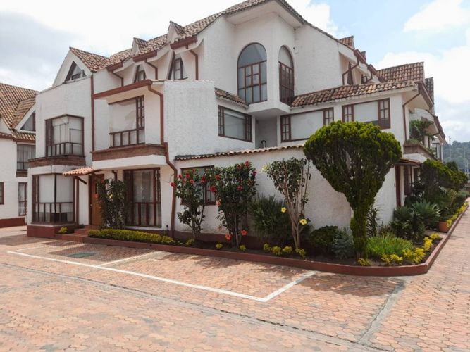 Casa de 4 alcobas en venta en San Jose De Bavaria, Bogotá, 176 m² · foto 3 de 24