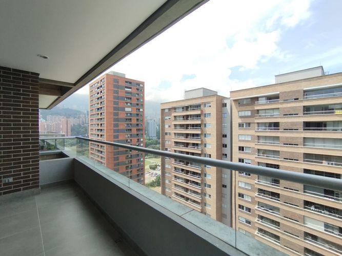 Apartamento de 2 alcobas en arriendo en El Poblado, Medellín, 106 m² · foto 5 de 20