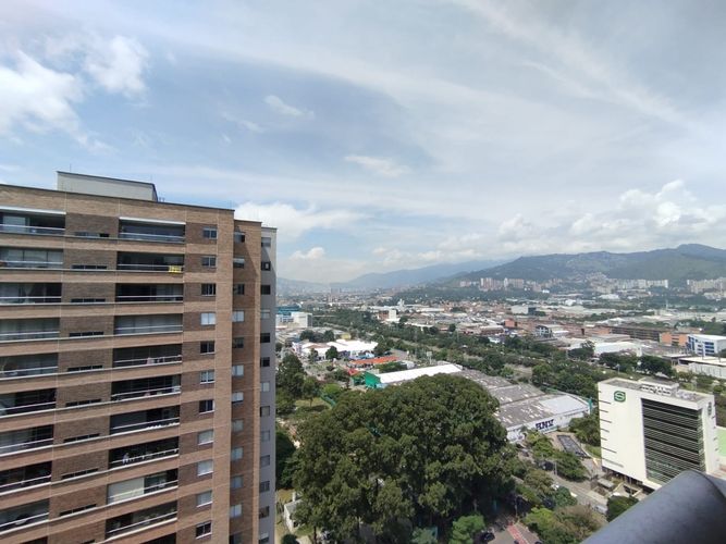 Apartamento de 2 alcobas en arriendo en El Poblado, Medellín, 106 m² · foto 6 de 20