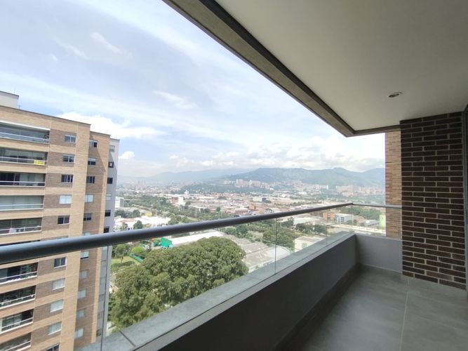 Apartamento de 2 alcobas en arriendo en El Poblado, Medellín, 106 m² · foto 7 de 20