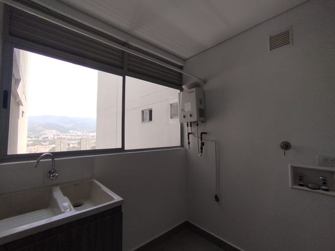 Apartamento de 2 alcobas en arriendo en El Poblado, Medellín, 106 m² · foto 11 de 20