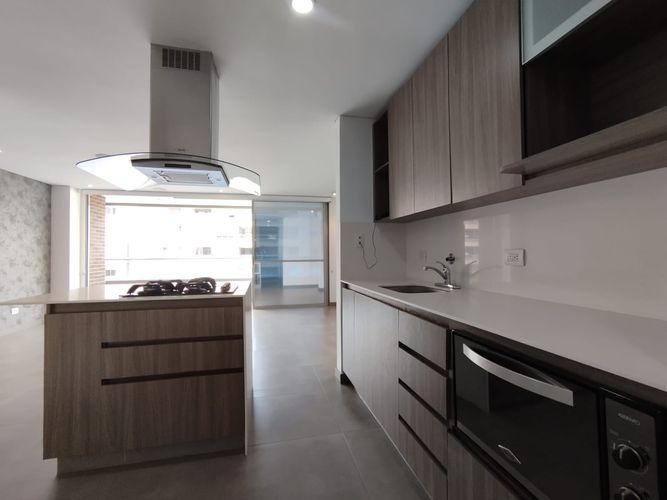 Apartamento de 2 alcobas en arriendo en El Poblado, Medellín, 106 m² · foto 12 de 20