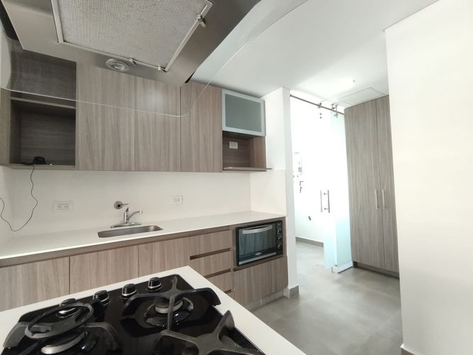 Apartamento de 2 alcobas en arriendo en El Poblado, Medellín, 106 m² · foto 14 de 20