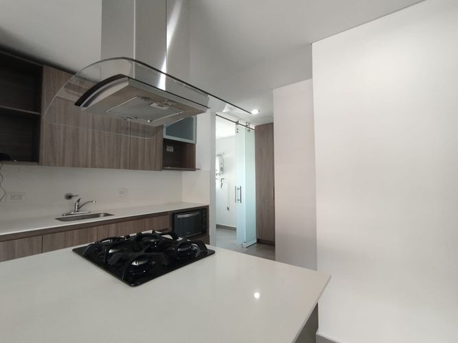 Apartamento de 2 alcobas en arriendo en El Poblado, Medellín, 106 m² · foto 15 de 20