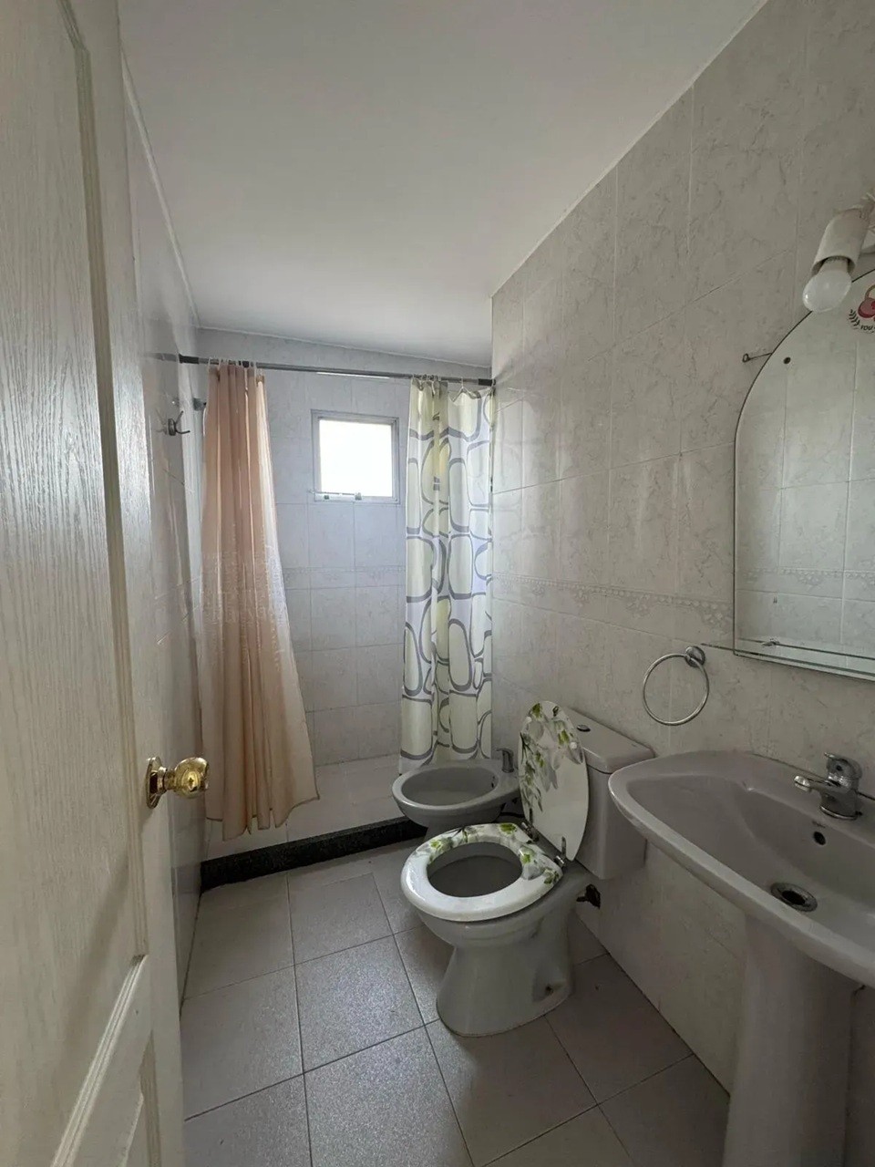 ALQUILER EN POCITOS DE 1 DORMITORIO, PISO 8 AL FRENTE, VESTIDOR, GASTOS BAJOS · Foto 4