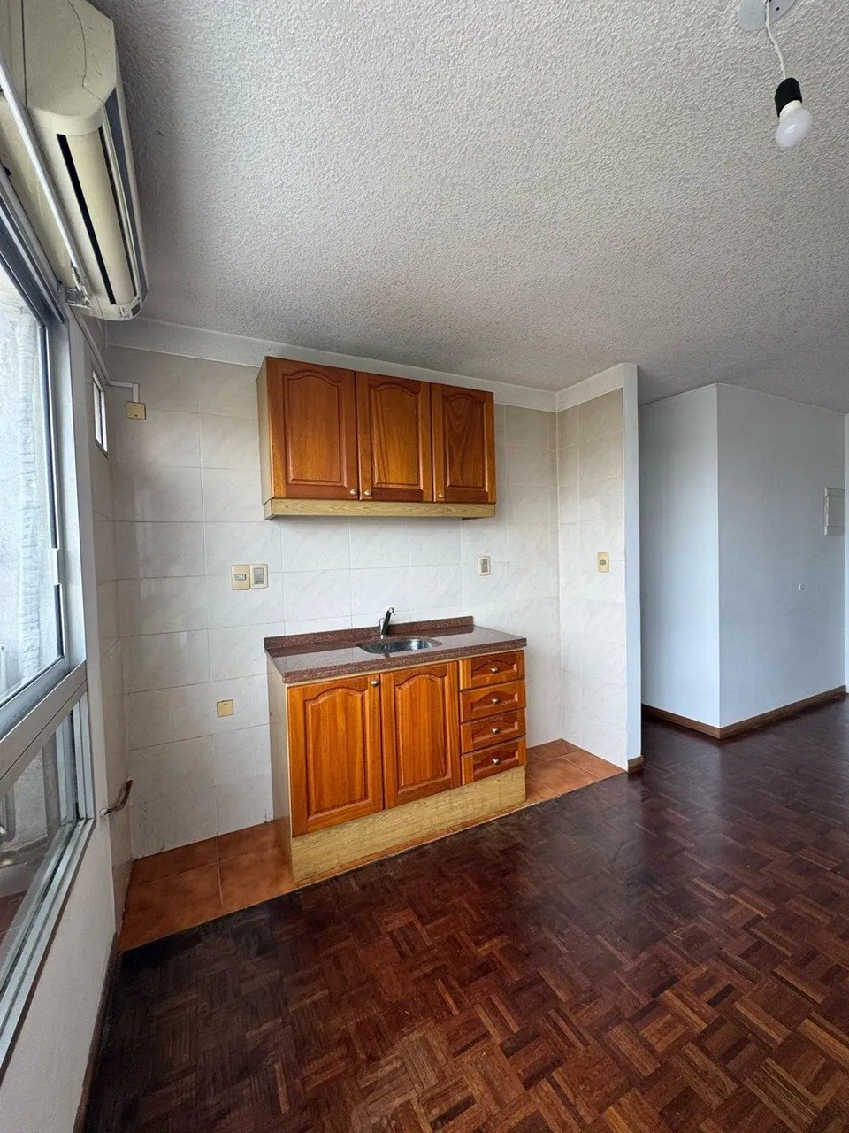ALQUILER EN POCITOS DE 1 DORMITORIO, PISO 8 AL FRENTE, VESTIDOR, GASTOS BAJOS · Foto 6