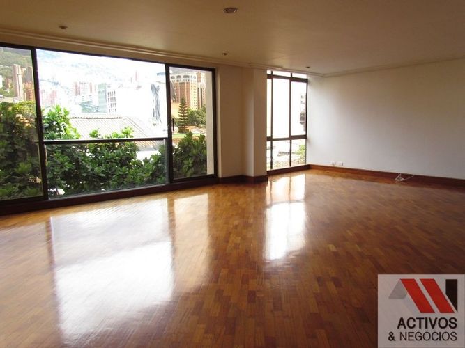 Apartamento de 4 alcobas en arriendo en Astorga, Medellín, 220 m² · foto 2 de 12