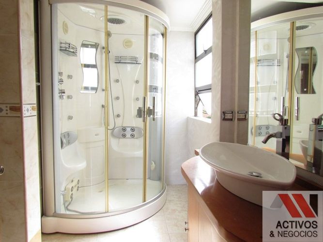 Apartamento de 4 alcobas en arriendo en Astorga, Medellín, 220 m² · foto 9 de 12
