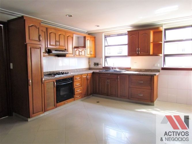 Apartamento de 4 alcobas en arriendo en Astorga, Medellín, 220 m² · foto 10 de 12