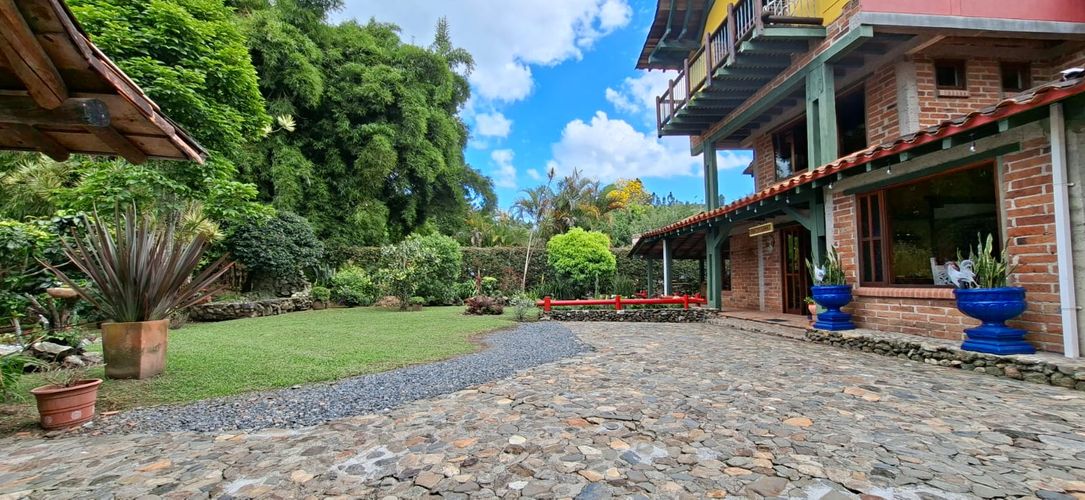 Casa de 4 alcobas en venta en El Tambo, La Ceja, 525 m² · foto 2 de 24