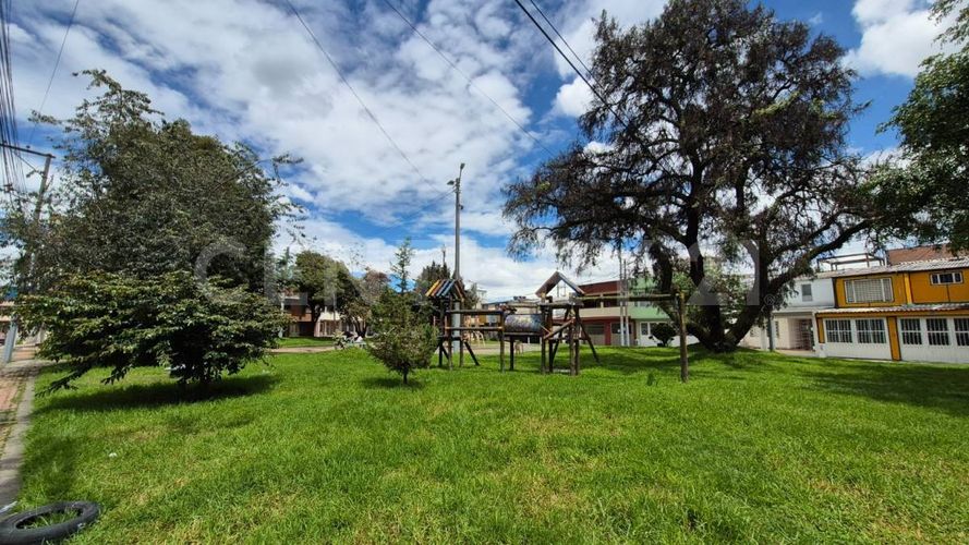 Casa de 8 alcobas en venta en Santa Cecilia, Bogotá, 288 m² · foto 17 de 19