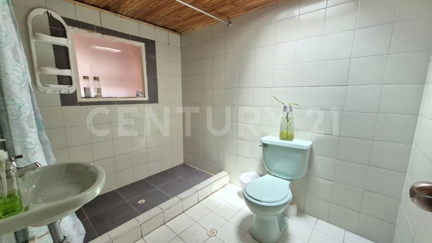 Casa de 8 alcobas en venta en Santa Cecilia, Bogotá, 288 m² · foto 18 de 19