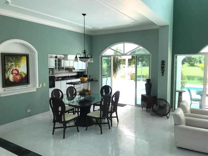 Casa de 4 alcobas en venta en Girardot, Girardot, 362 m² · foto 2 de 22