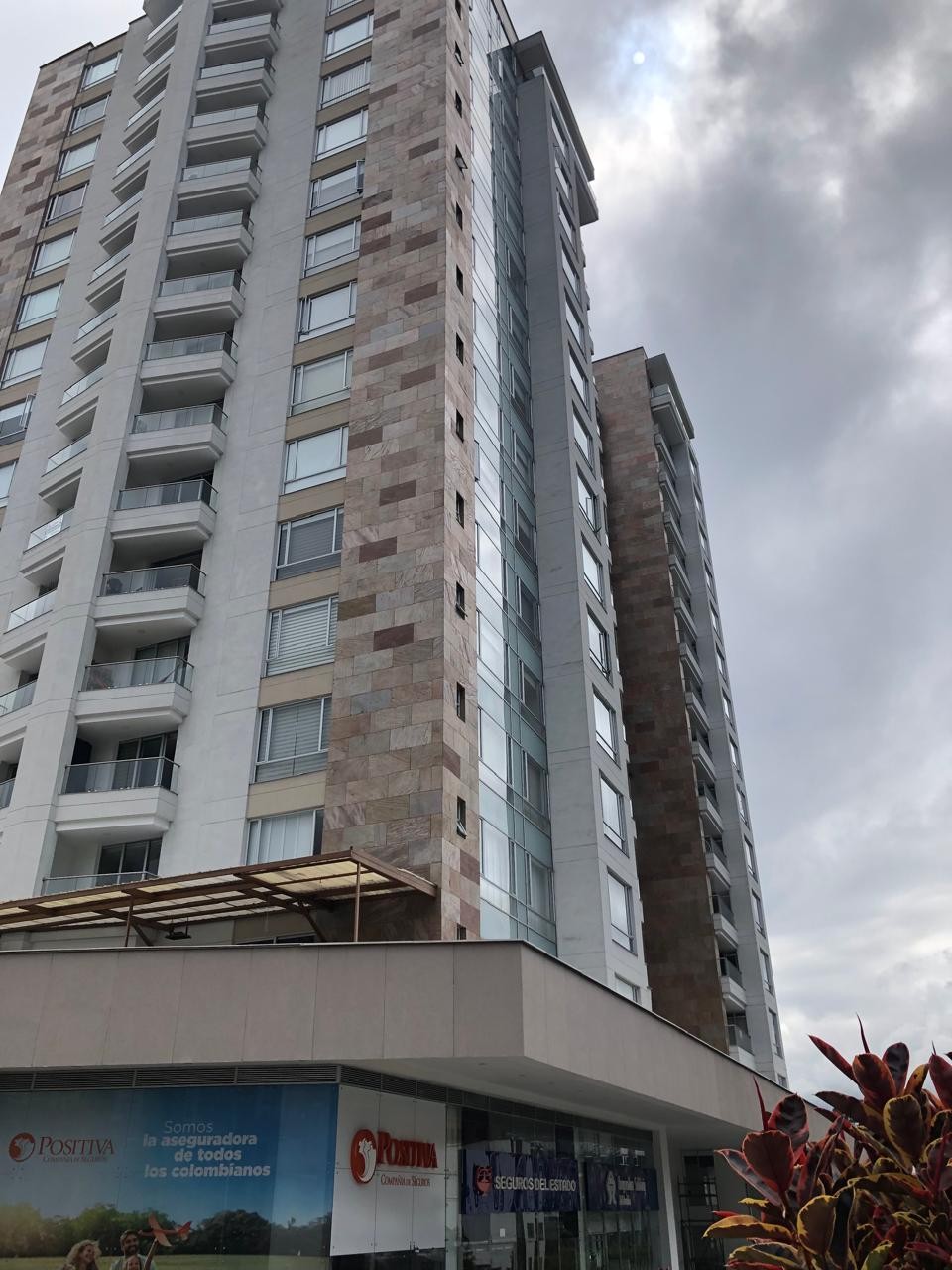 Apartamento en venta en Los Laureles, Manizales · foto 6 de 24