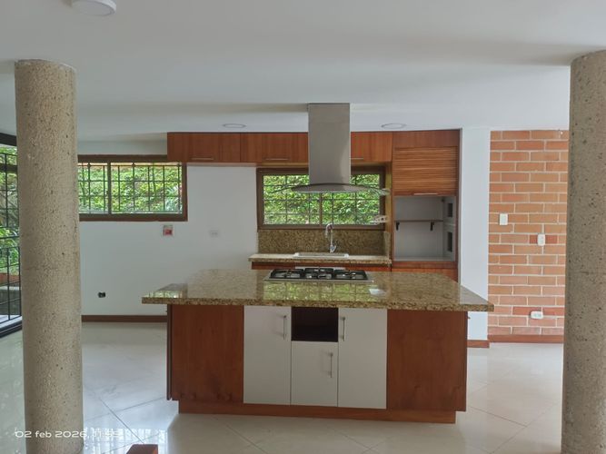 Casa de 4 alcobas en venta en La Doctora, Sabaneta, 280 m² · foto 2 de 18