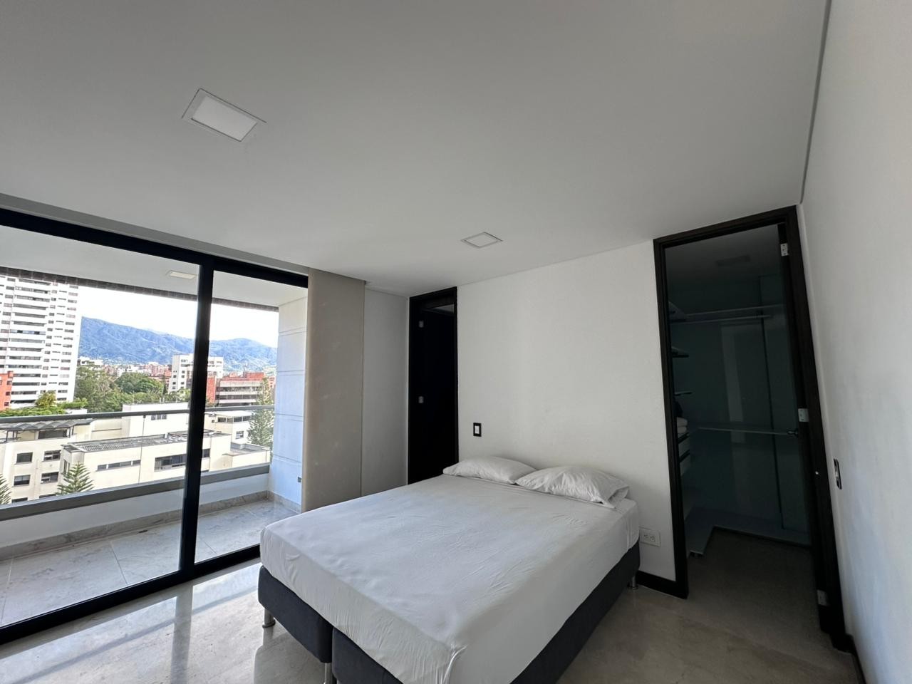 Apartamento en arriendo en El Poblado, Medellín · foto 8 de 17