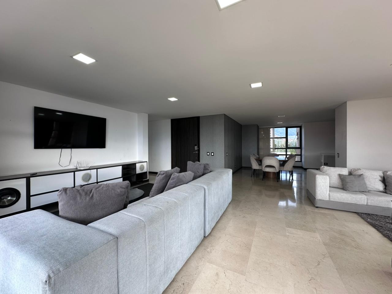 Apartamento en arriendo en El Poblado, Medellín · foto 4 de 17