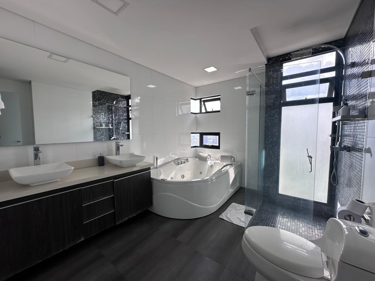 Apartamento en arriendo en El Poblado, Medellín · foto 15 de 17