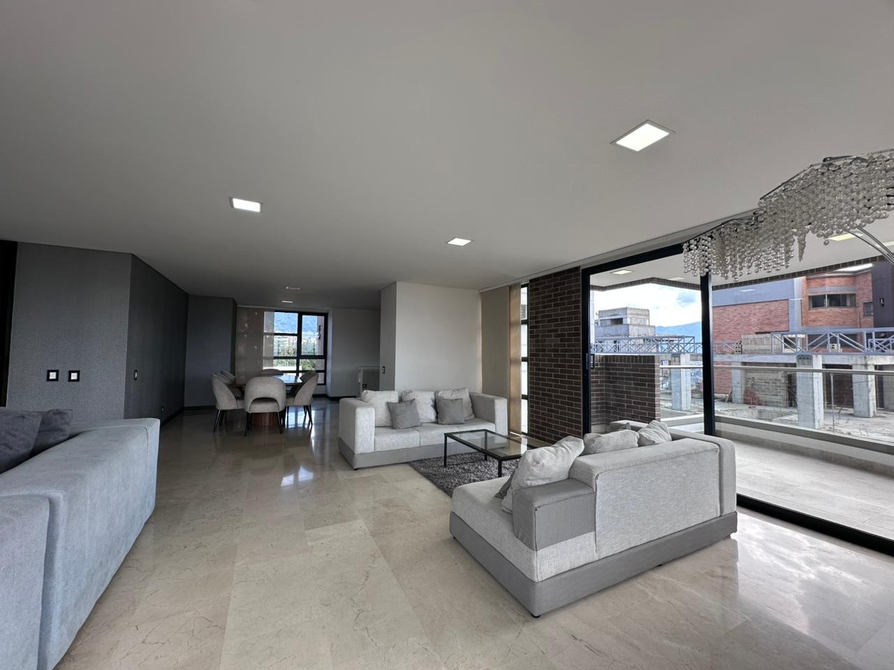 Apartamento en arriendo en El Poblado, Medellín · foto 2 de 17