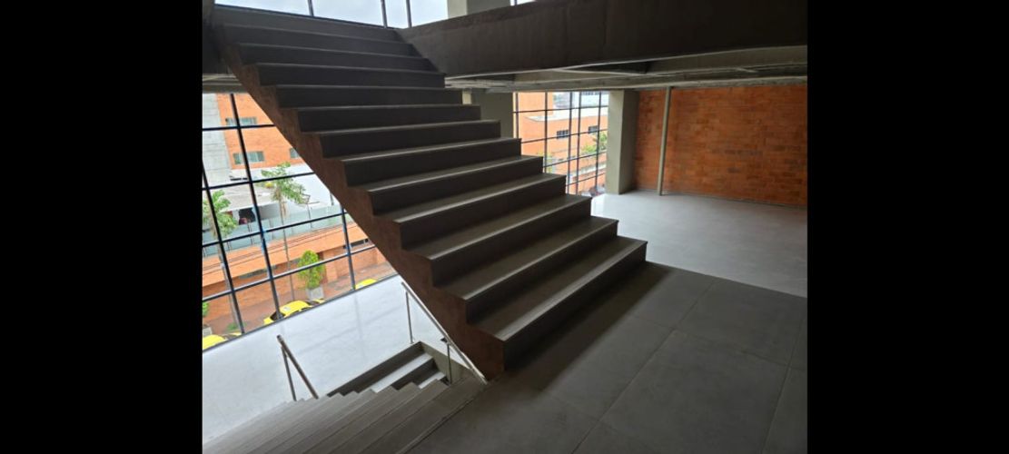 Edificio en arriendo en Perpetuo Socorro, Medellín, 3000 m² · foto 3 de 9