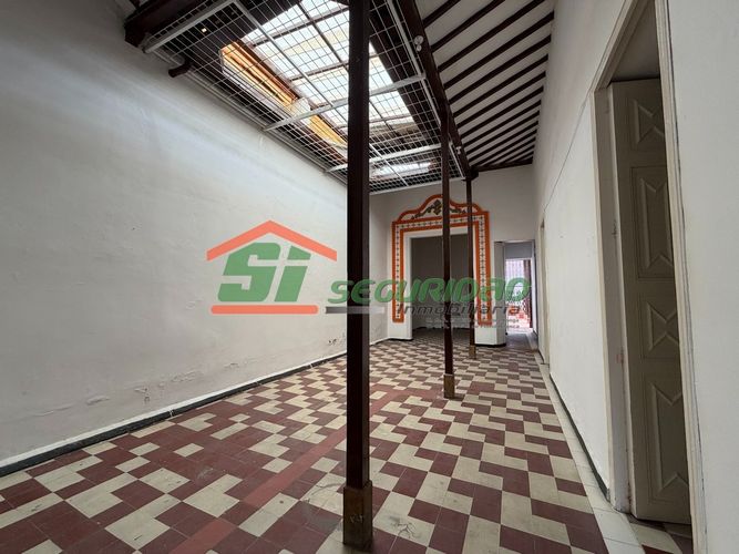 Casa de 8 alcobas en venta en Centro, Bucaramanga, 390 m² · foto 3 de 22