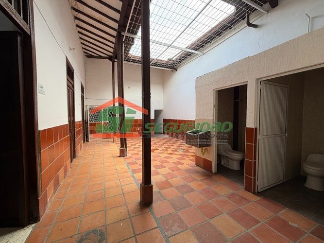 Casa de 8 alcobas en venta en Centro, Bucaramanga, 390 m² · foto 11 de 22