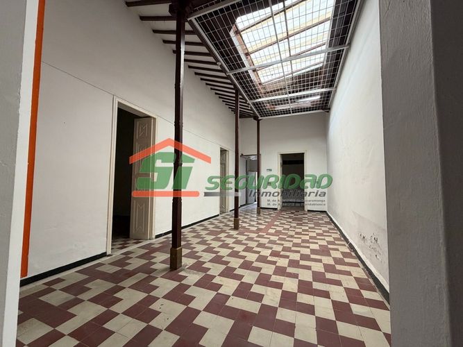 Casa de 8 alcobas en venta en Centro, Bucaramanga, 390 m² · foto 6 de 22