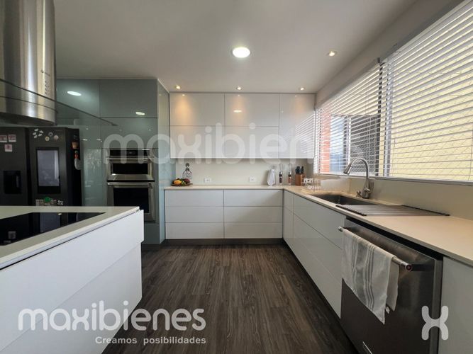 Apartamento de 4 alcobas en arriendo en Las Lomas, Medellín, 316 m² · foto 3 de 24