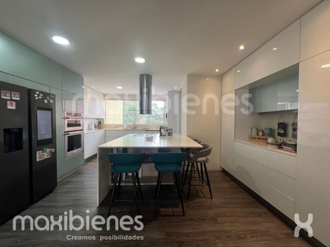 Apartamento de 4 alcobas en arriendo en Las Lomas, Medellín, 316 m² · foto 5 de 24