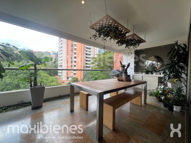 Apartamento de 4 alcobas en arriendo en Las Lomas, Medellín, 316 m² · foto 10 de 24