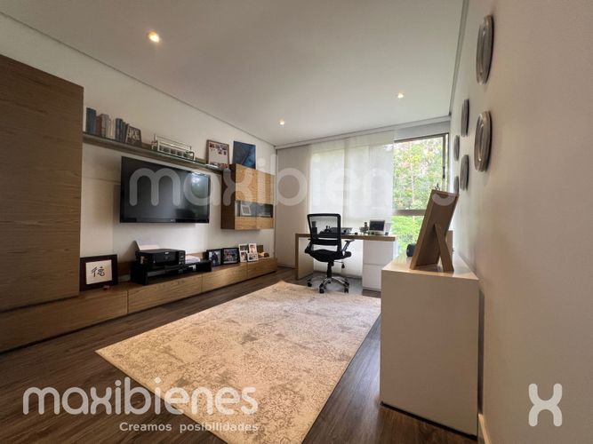 Apartamento de 4 alcobas en arriendo en Las Lomas, Medellín, 316 m² · foto 12 de 24