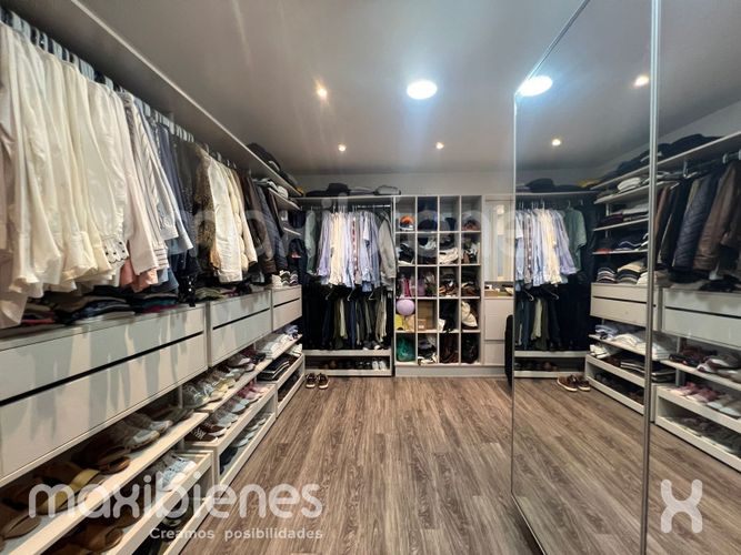 Apartamento de 4 alcobas en arriendo en Las Lomas, Medellín, 316 m² · foto 23 de 24