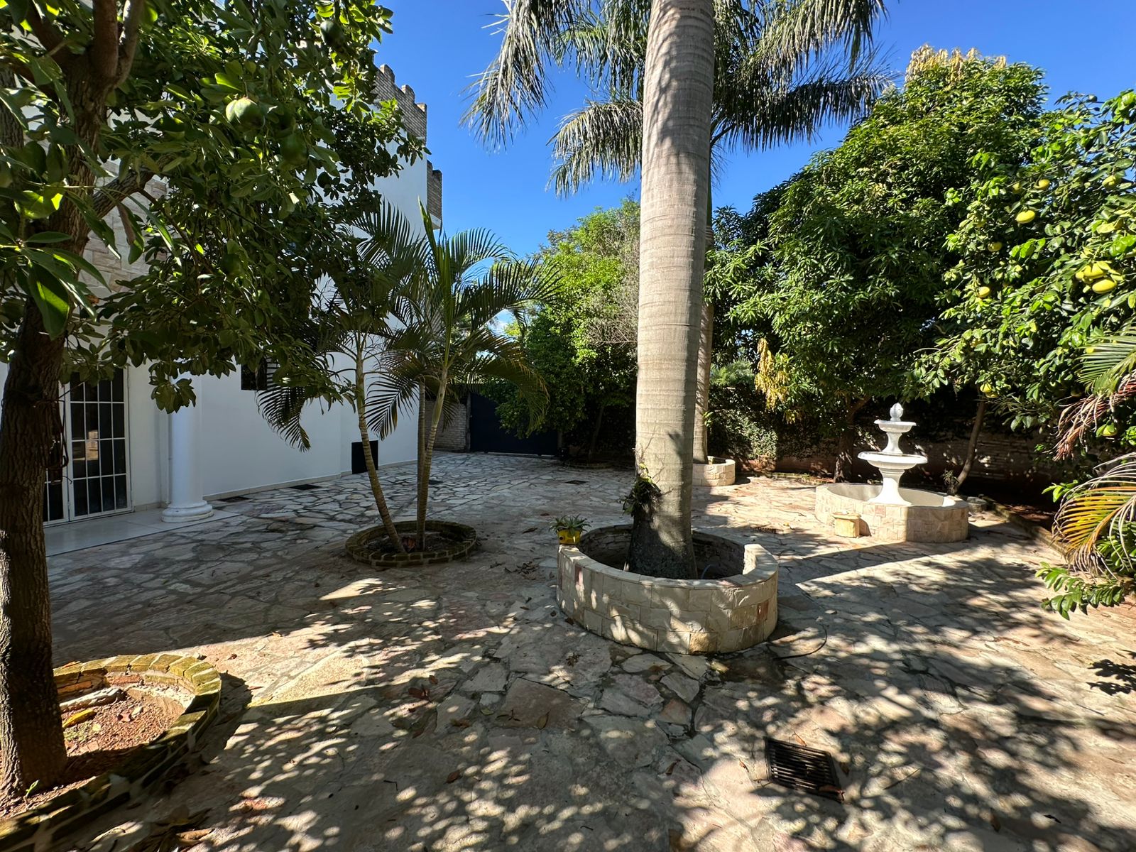 Amplia casa en Luque tipo castillo de 3 dormitorios en Suite — foto 3