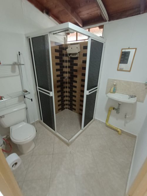 Casa de 3 alcobas en arriendo en San Cristobal, Medellín, 2000 m² · foto 13 de 24
