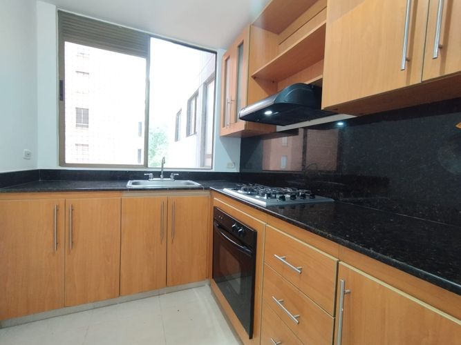Apartamento de 3 alcobas en arriendo en El Poblado, Medellín, 99 m² · foto 5 de 20