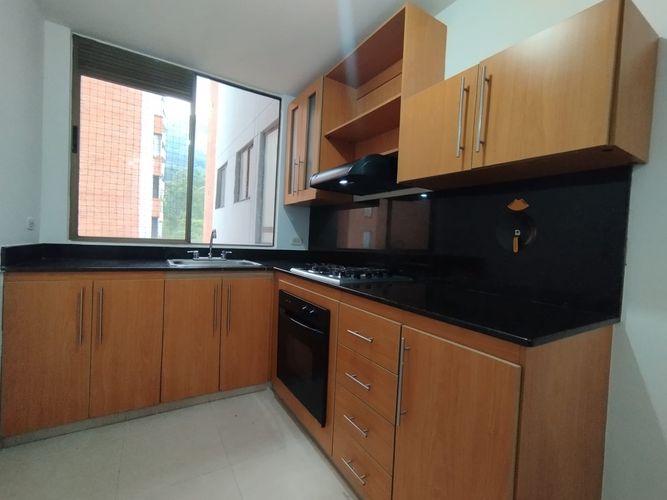 Apartamento de 3 alcobas en arriendo en El Poblado, Medellín, 99 m² · foto 6 de 20