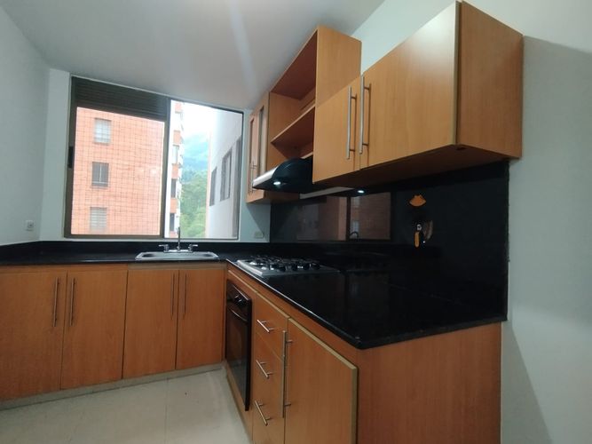 Apartamento de 3 alcobas en arriendo en El Poblado, Medellín, 99 m² · foto 8 de 20