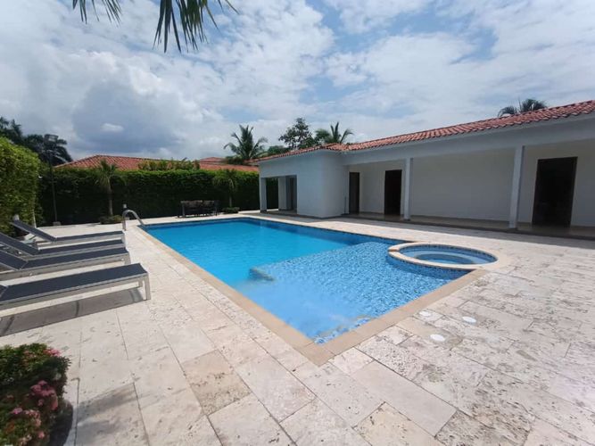 Casa de 4 alcobas en venta en Ricaurte, Ricaurte, 238 m² · foto 2 de 24