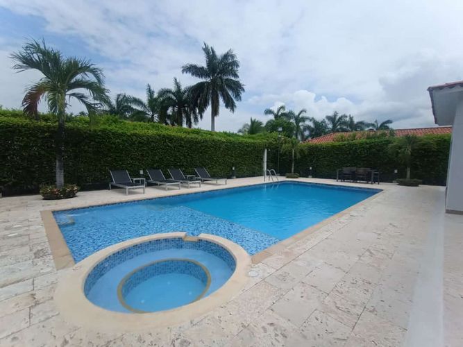 Casa de 4 alcobas en venta en Ricaurte, Ricaurte, 238 m² · foto 3 de 24