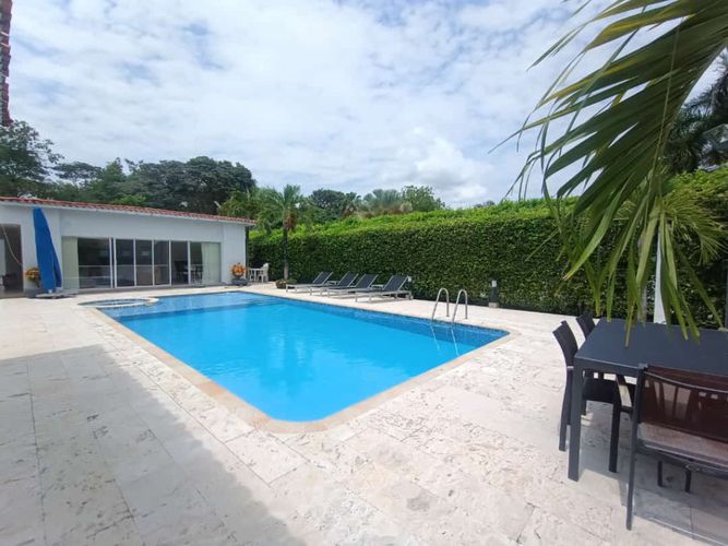 Casa de 4 alcobas en venta en Ricaurte, Ricaurte, 238 m² · foto 4 de 24
