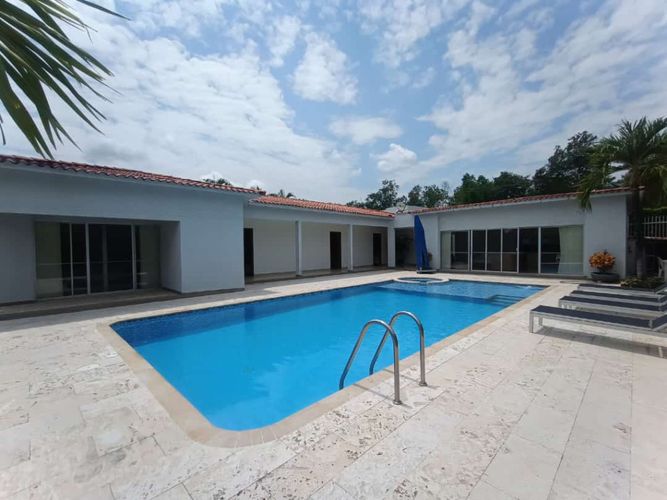 Casa de 4 alcobas en venta en Ricaurte, Ricaurte, 238 m² · foto 5 de 24