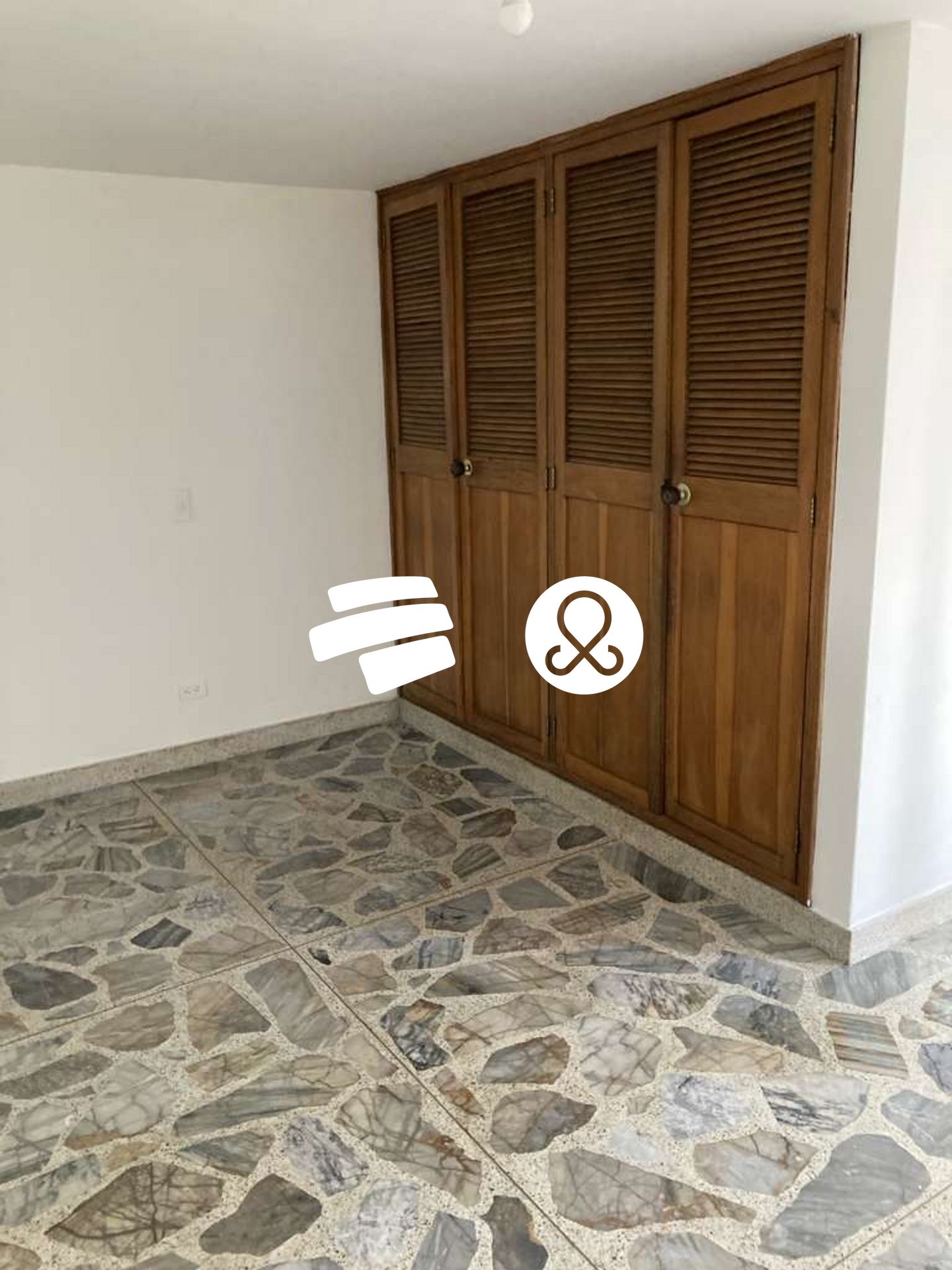 Casa de 15 alcobas en venta en Laureles, Medellín, 268 m² · foto 6 de 11