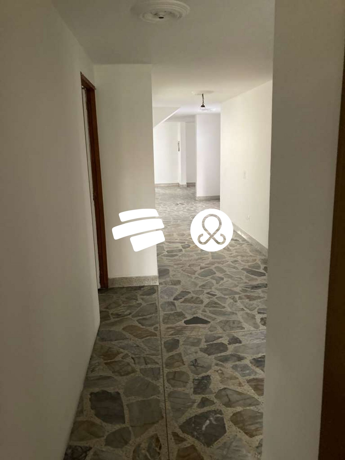 Casa de 15 alcobas en venta en Laureles, Medellín, 268 m² · foto 8 de 11