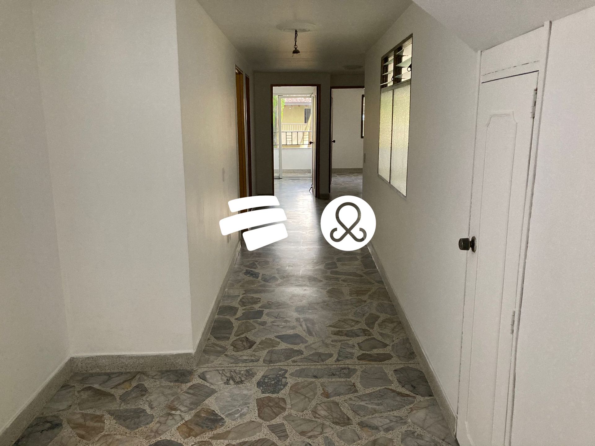 Casa de 15 alcobas en venta en Laureles, Medellín, 268 m² · foto 9 de 11