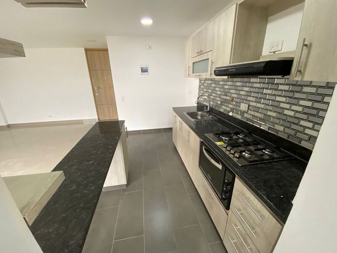 Apartamento de 3 alcobas en arriendo en Los Colores, Medellín, 103 m² · foto 4 de 18