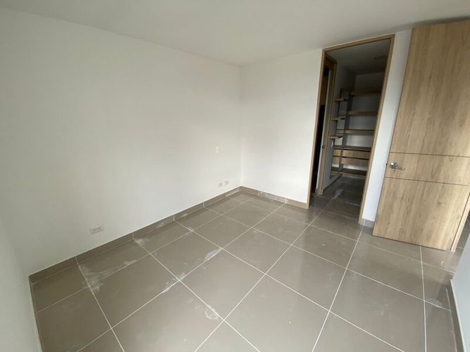Apartamento de 3 alcobas en arriendo en Los Colores, Medellín, 103 m² · foto 6 de 18