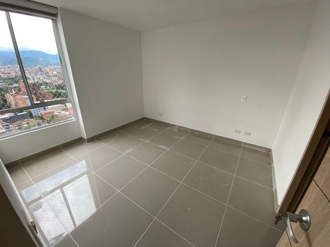 Apartamento de 3 alcobas en arriendo en Los Colores, Medellín, 103 m² · foto 9 de 18