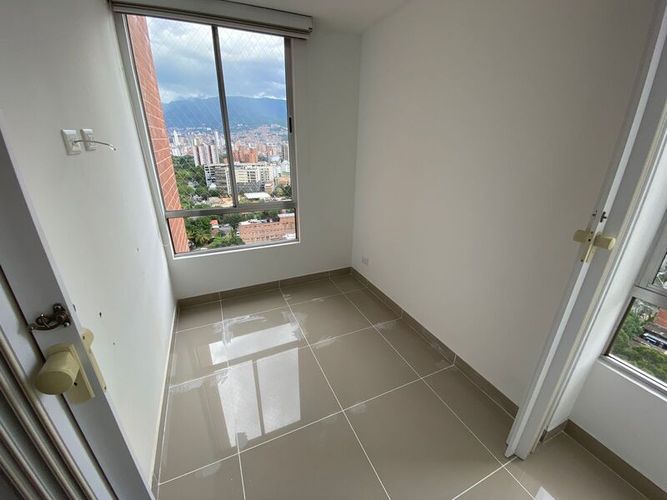 Apartamento de 3 alcobas en arriendo en Los Colores, Medellín, 103 m² · foto 10 de 18