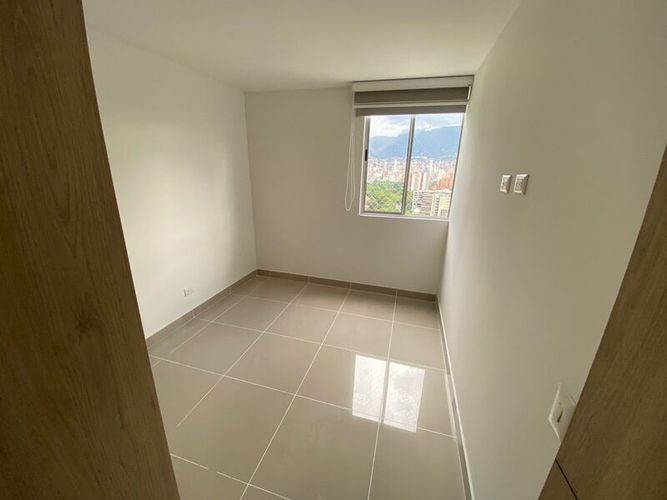 Apartamento de 3 alcobas en arriendo en Los Colores, Medellín, 103 m² · foto 12 de 18